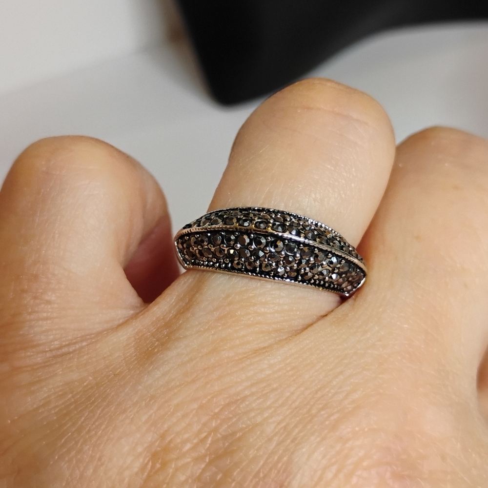 7 Charming Sisters‎ Minimalist Black Rhinestone Modern Ring